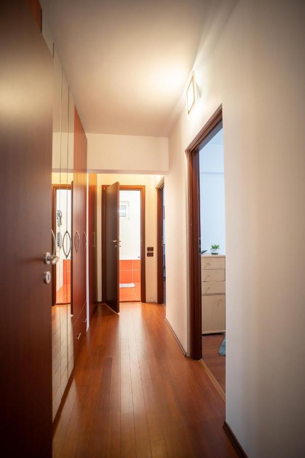 Spacious 2Br Dristor Apartment ブカレスト エクステリア 写真